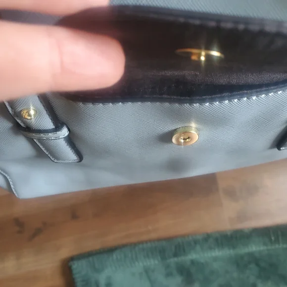 Elegant Blue Handbag - Picture 3 of 7